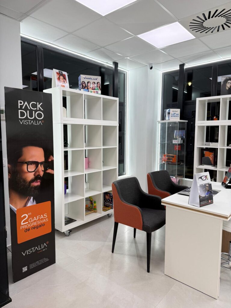 Zona de atención de Audióptica Médica en Xirivella con la promoción Pack Duo de gafas progresivas